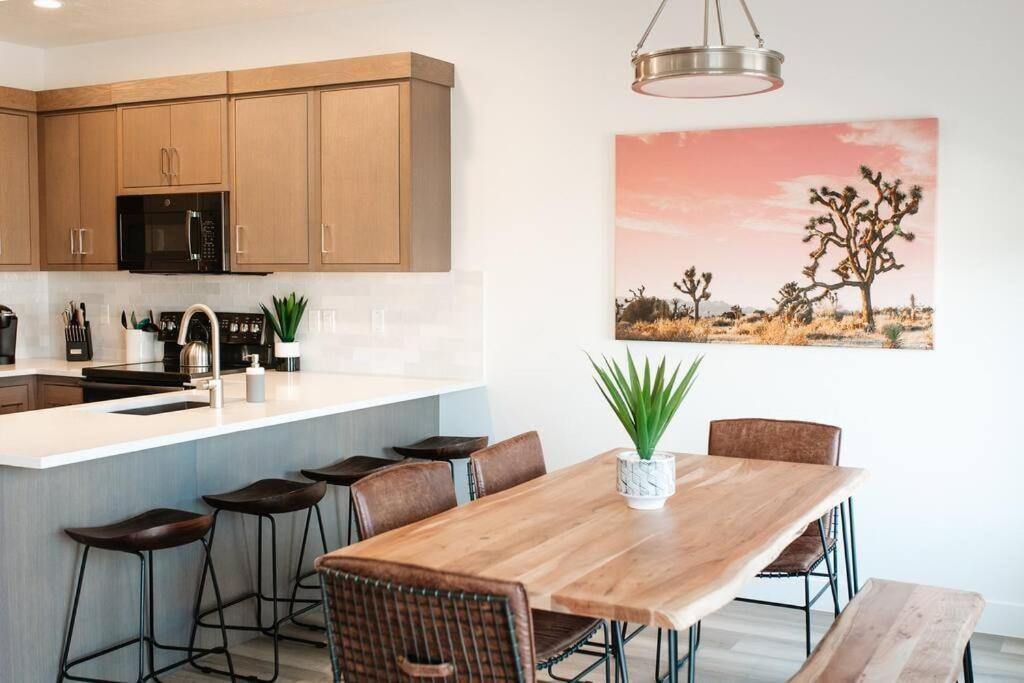 Zen Trail Retreat - New 5 Bedroom Luxury Condo St. George Exteriér fotografie